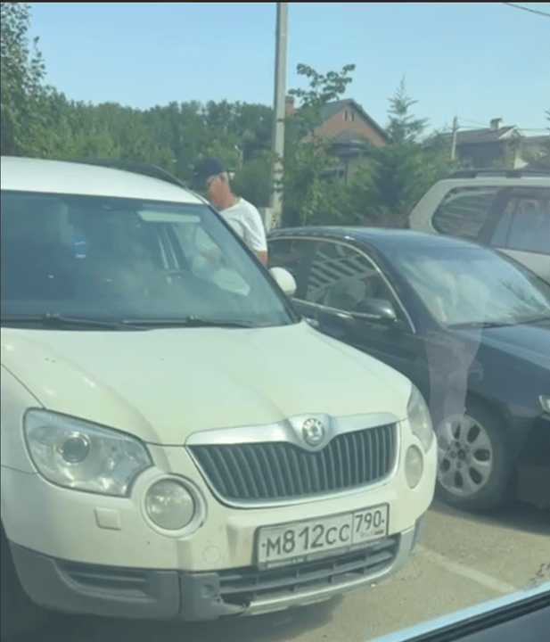 Το αυτοκίνητο με αριθμό М812СС 790RUS Skoda Yeti είναι ταξινομημένο